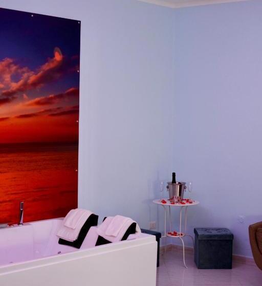 سوئیت با وان آب گرم, In Bloom B&b