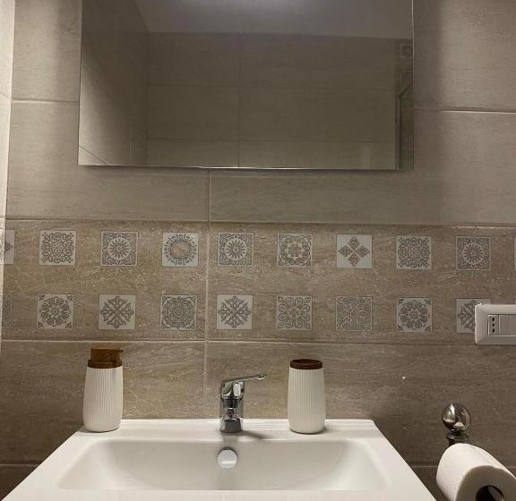 سوئیت با وان آب گرم, In Bloom B&b