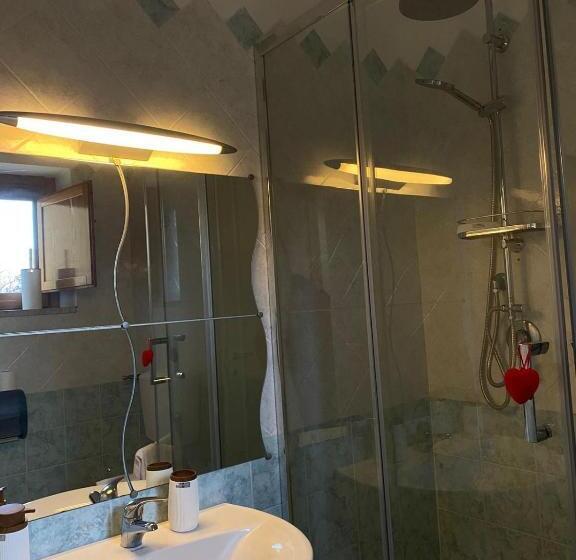 سوئیت با وان آب گرم, In Bloom B&b