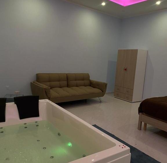 سوئیت با وان آب گرم, In Bloom B&b