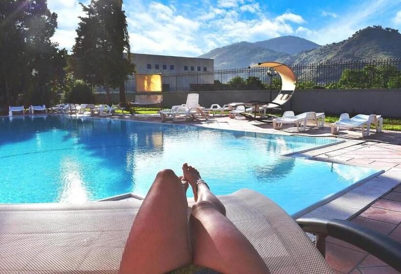 اتاق استاندارد سه نفره, In Bloom B&b