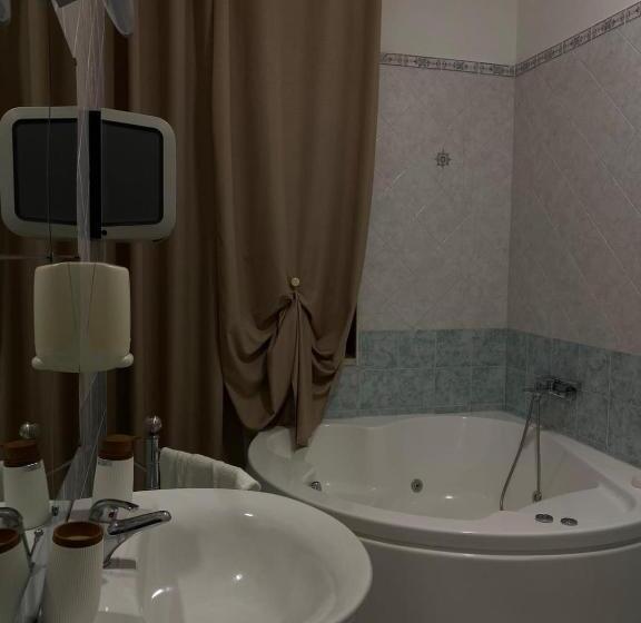 اتاق استاندارد سه نفره, In Bloom B&b