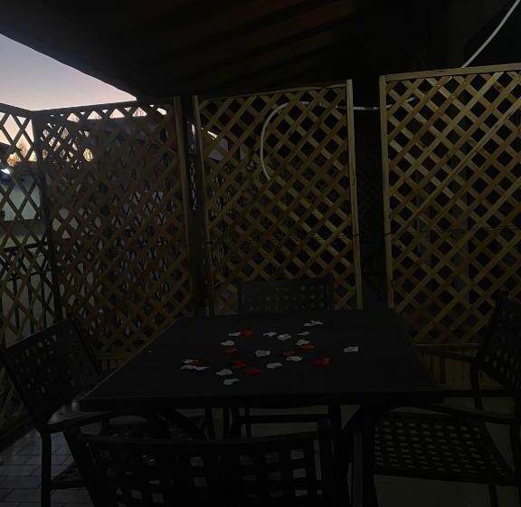 اتاق استاندارد با تراس, In Bloom B&b