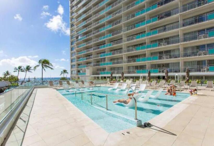 آپارتمان 1 خوابه با بالکن, Ilikai S Best Beach Front Executive Suite