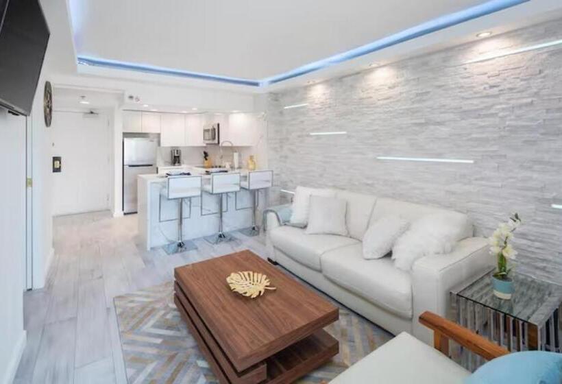 آپارتمان 1 خوابه با بالکن, Ilikai S Best Beach Front Executive Suite