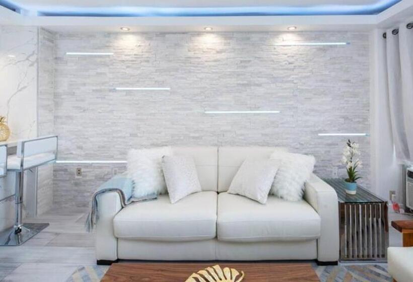آپارتمان 1 خوابه با بالکن, Ilikai S Best Beach Front Executive Suite