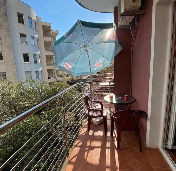 اتاق استاندارد چهار تخته, Markovic Apartmani Becici
