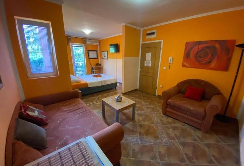 اتاق استاندارد چهار تخته, Markovic Apartmani Becici
