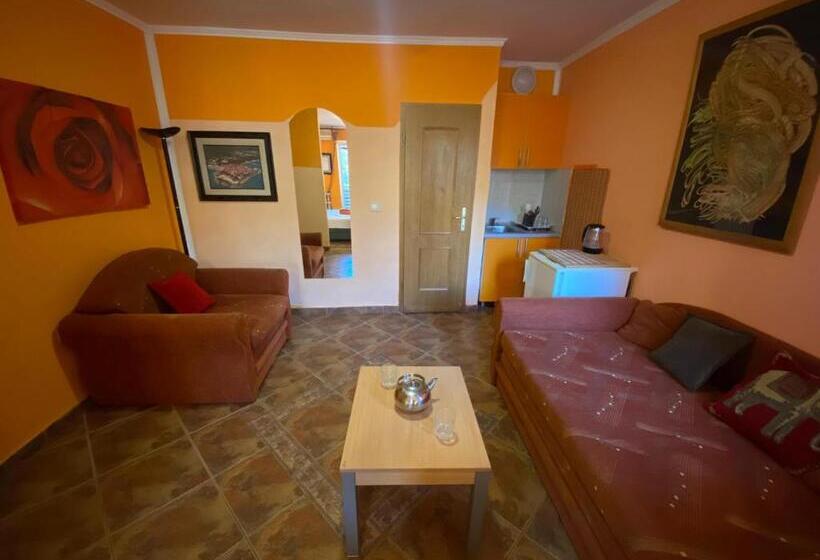 اتاق استاندارد چهار تخته, Markovic Apartmani Becici