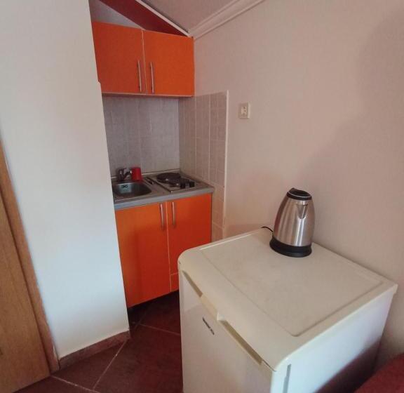 اتاق استاندارد چهار تخته, Markovic Apartmani Becici