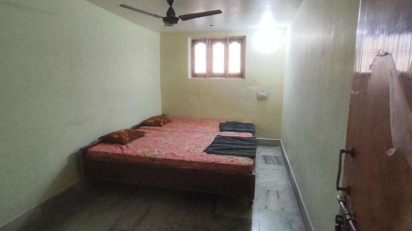اتاق اکونومی, A Budget Inn