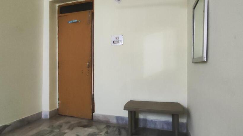 اتاق اکونومی, A Budget Inn