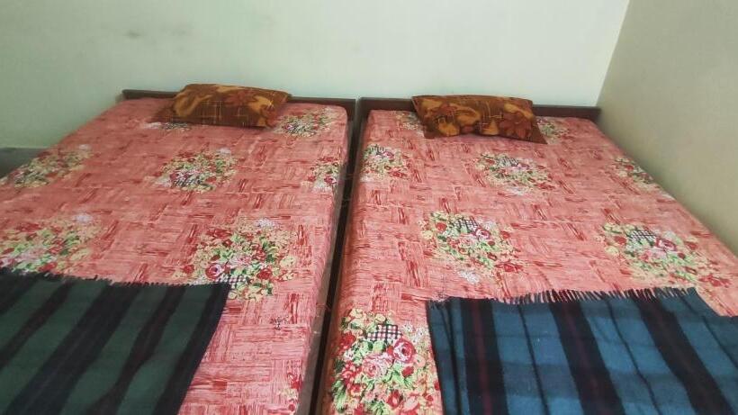 اتاق اکونومی, A Budget Inn
