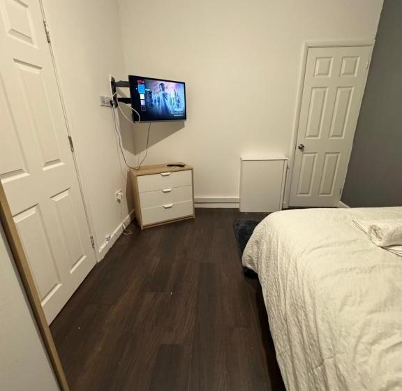 اتاق استاندارد, Large Ensuite In West Midlands