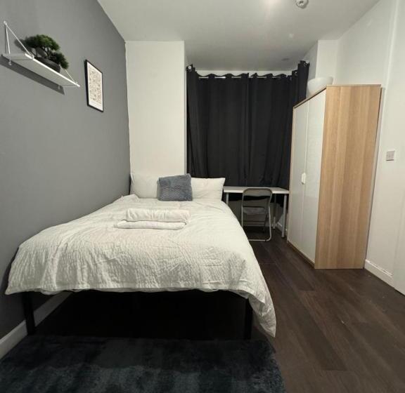 اتاق استاندارد, Large Ensuite In West Midlands