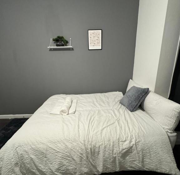 اتاق استاندارد, Large Ensuite In West Midlands