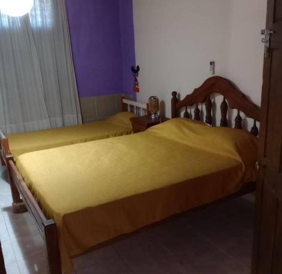 اتاق استاندارد سه تخته با سرویس بهداشتی مشترک, Posada Cuatro Hermanos