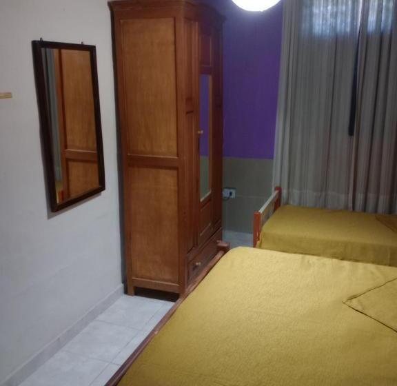 اتاق استاندارد سه تخته با سرویس بهداشتی مشترک, Posada Cuatro Hermanos