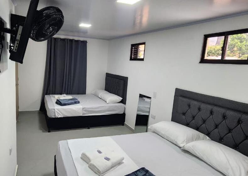استودیوی استاندارد, Aparta Estudios Estadio La 80