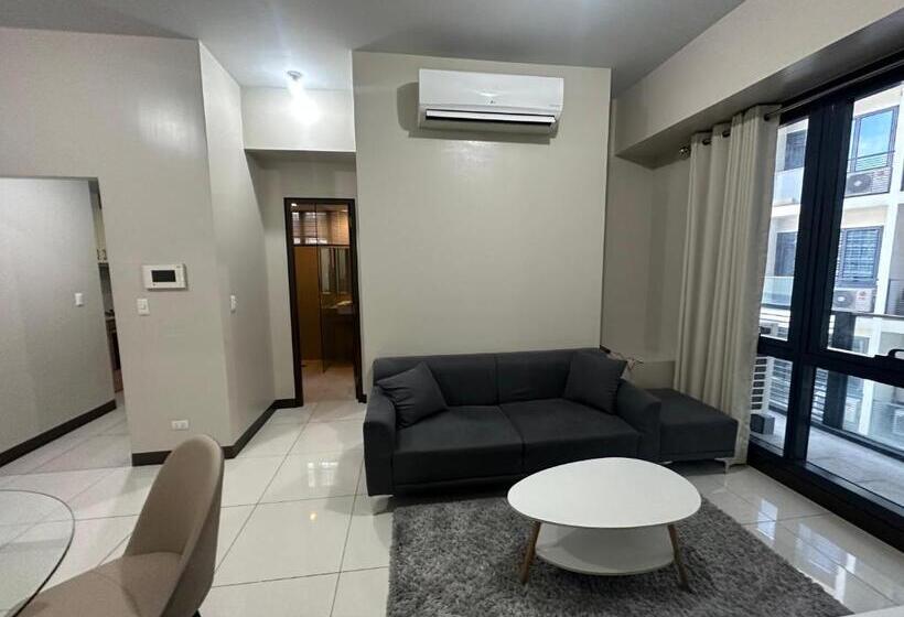 آپارتمان 2 خوابه, Family Home In The Florence Mckinley Hill Taguig