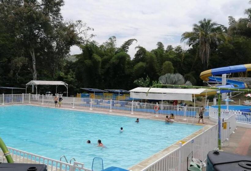 اتاق استاندارد چهار تخته, Hosteria Ambeyma