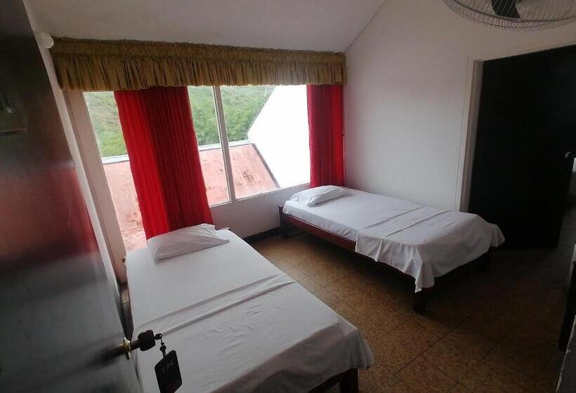 اتاق استاندارد چهار تخته, Hosteria Ambeyma