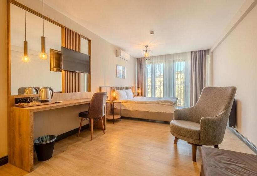 استودیوی استاندارد, Leli̇ko Suites