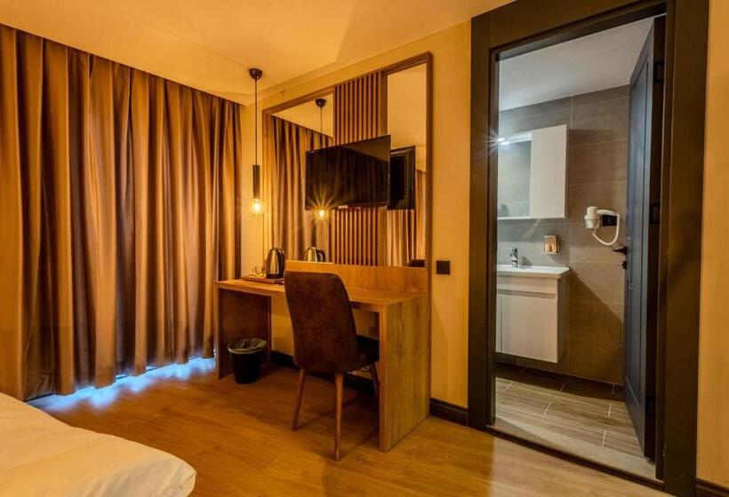 اتاق خانوادگی, Leli̇ko Suites
