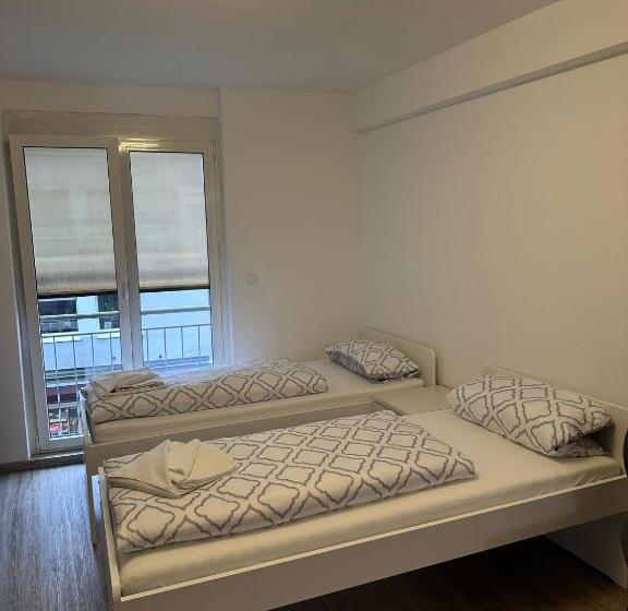 اتاق اکونومی, Neckar Apart