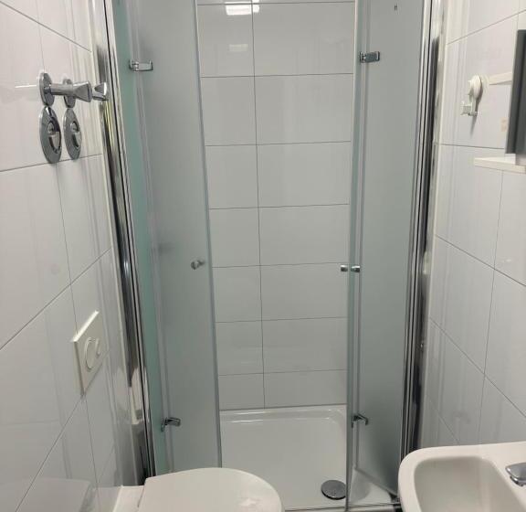 اتاق اکونومی, Neckar Apart
