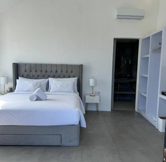 اتاق لوکس با بالکن و چشم‌انداز دریا, Villa Valeria