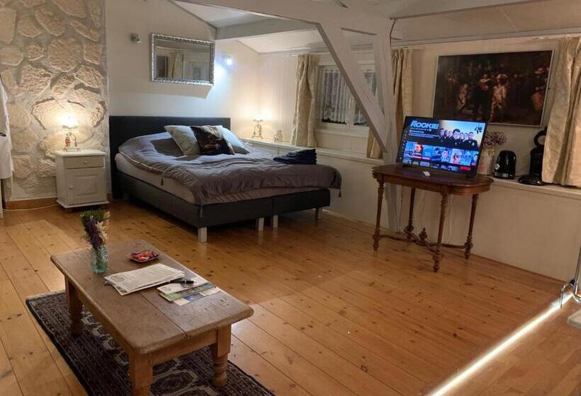 اتاق اجرایی سه نفره, B&b Petit Chateau   Stijlvol Verblijf Voor Werk En Ontspanning