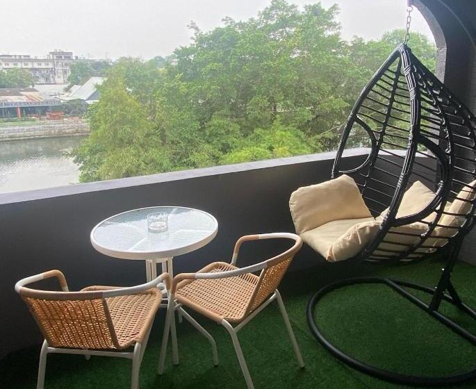 اتاق استاندارد با بالکن, Chanmel Riverside