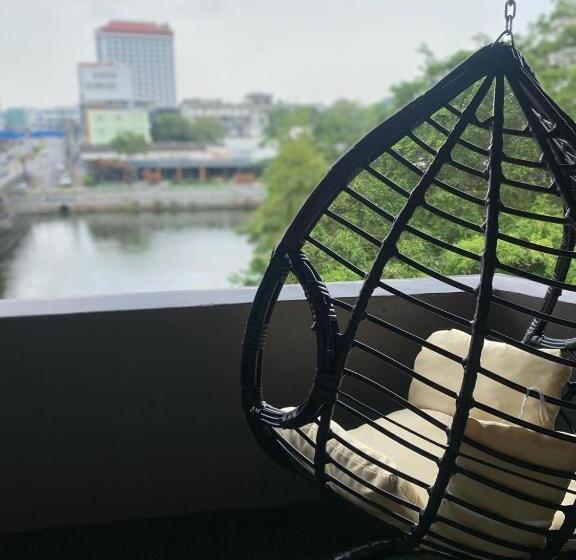 اتاق استاندارد با بالکن, Chanmel Riverside