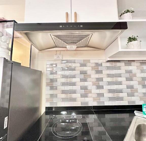 استودیو استاندارد با چشم‌انداز استخر, Doms Ryokan In Avida Aspira With Wifi And Netflix