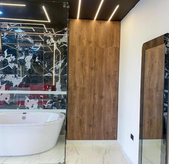 سوئیت با تخت بزرگ, Calle Real Inn