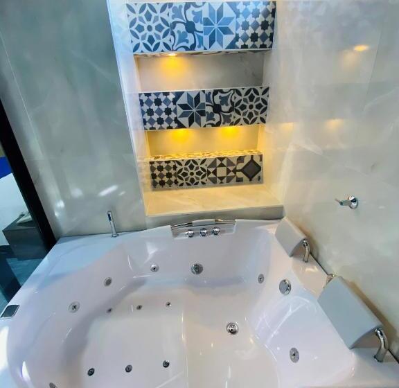 سوئیت با تخت بزرگ, Calle Real Inn