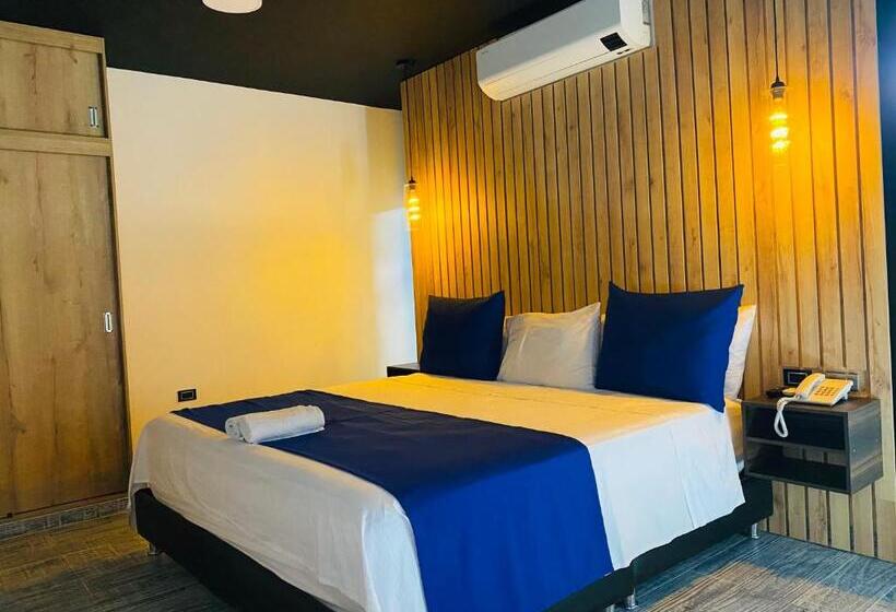 سوییت لوکس, Calle Real Inn