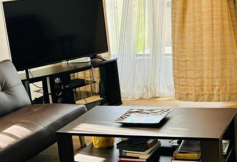 خانه 3 خوابه, Cozy Farm 3bdrm 8 Km Thababosiu
