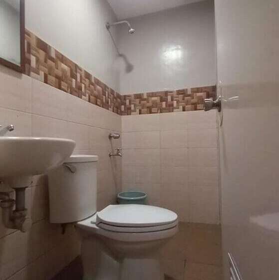 اتاق استاندارد, Oyo 1037 Lendes Tourist Inn Main