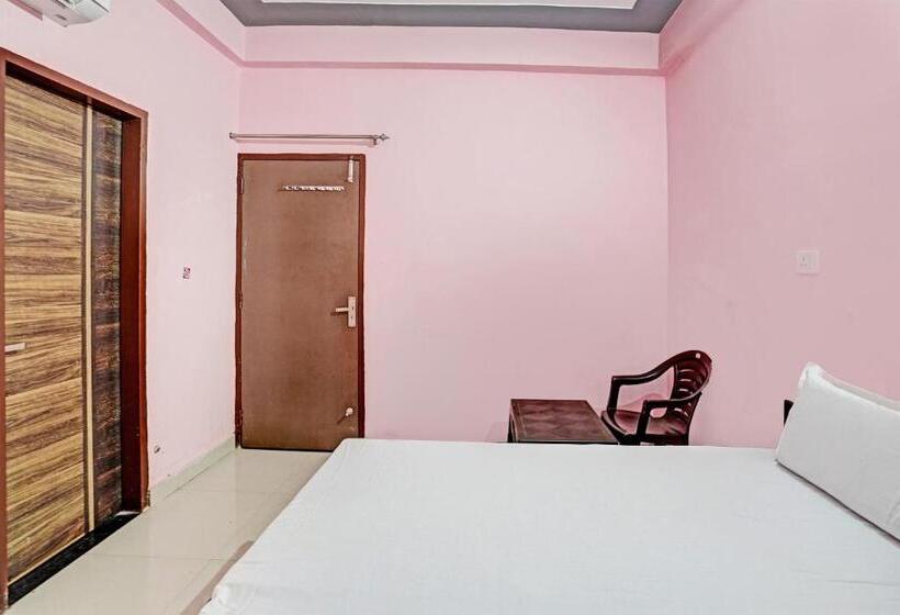 三人经典房间, Oyo R.k Bohra Guest House