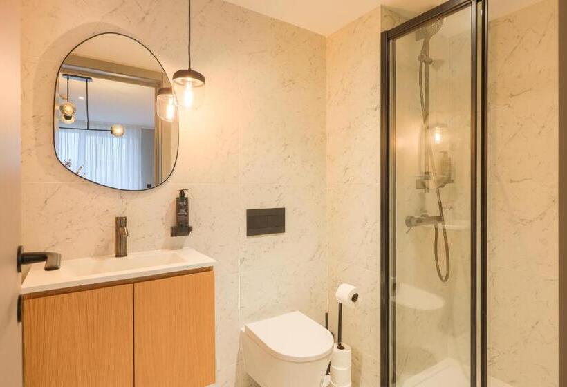 اتاق لوکس با بالکن, Nôma Living Icon Apartments
