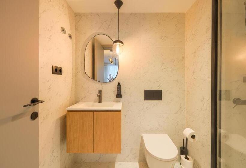 اتاق لوکس با بالکن, Nôma Living Icon Apartments