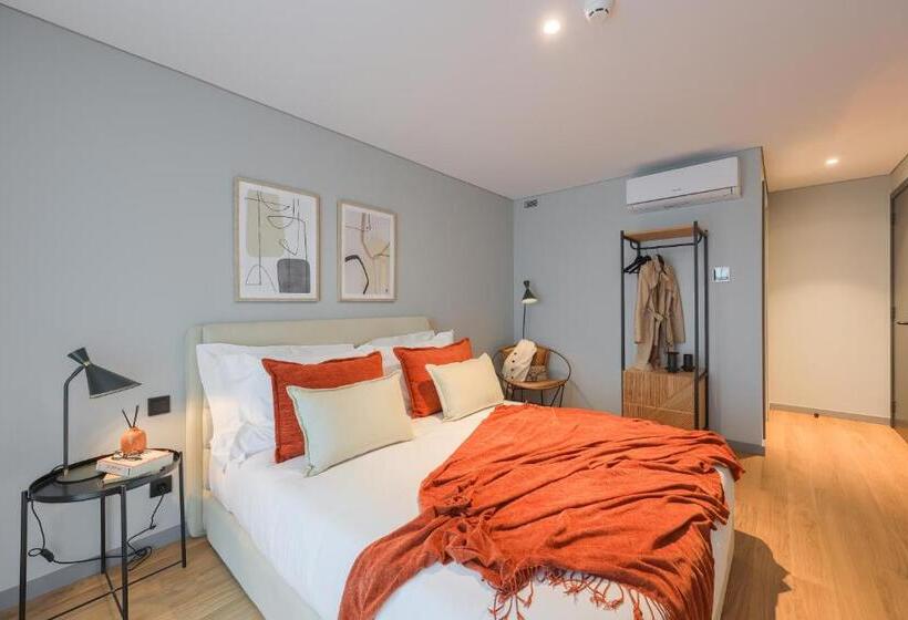 اتاق لوکس با بالکن, Nôma Living Icon Apartments