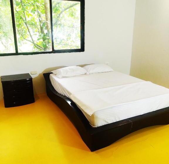 اتاق لوکس, Amalaya Hostel