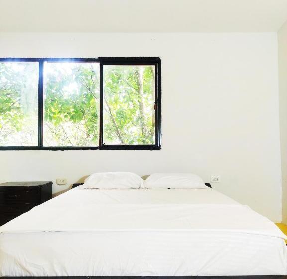اتاق لوکس, Amalaya Hostel