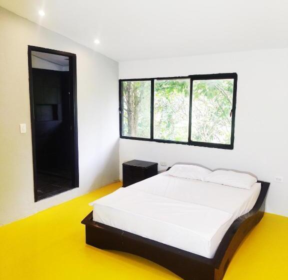 اتاق لوکس, Amalaya Hostel