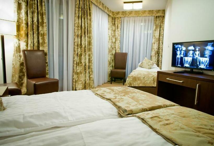 اتاق پنج‌تخته استاندارد, Apartamenty Rubin