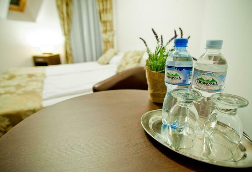 اتاق پنج‌تخته استاندارد, Apartamenty Rubin