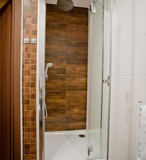 اتاق پنج‌تخته استاندارد, Apartamenty Rubin